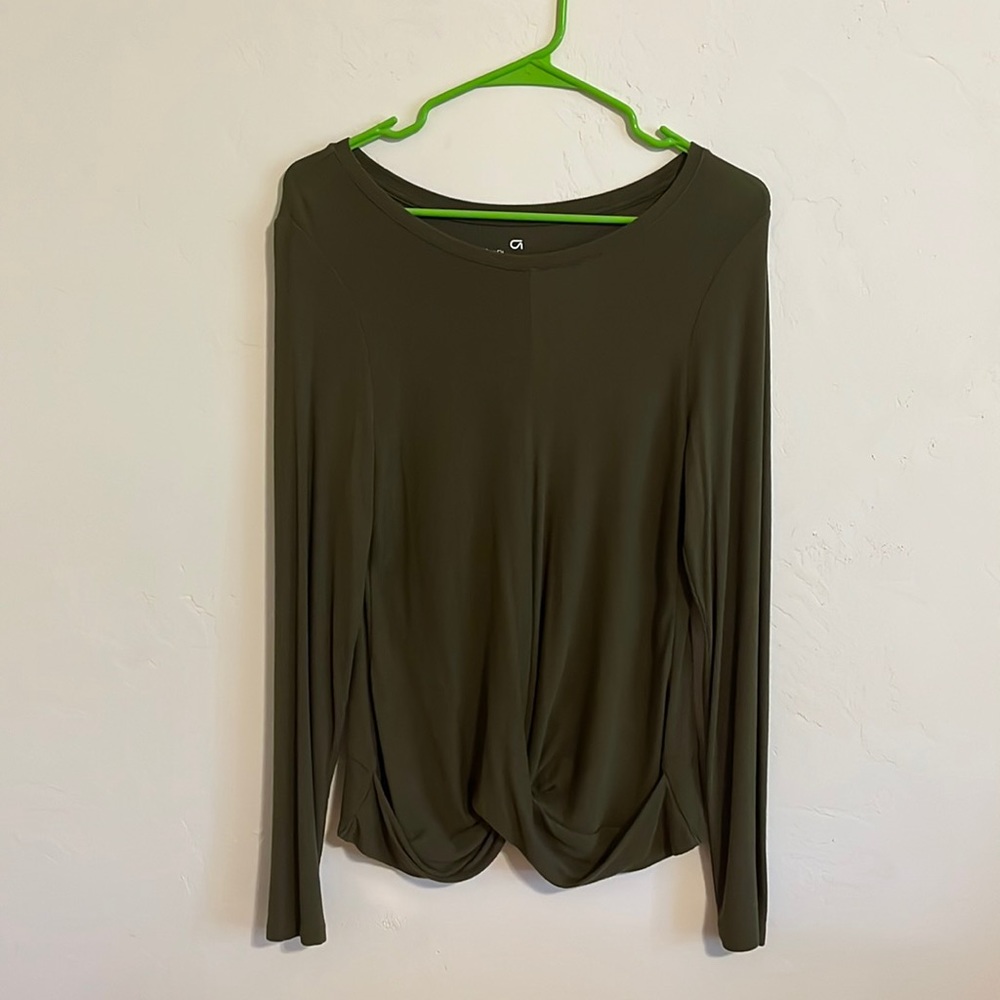 GapFit Long-Sleeved Twist Front Top